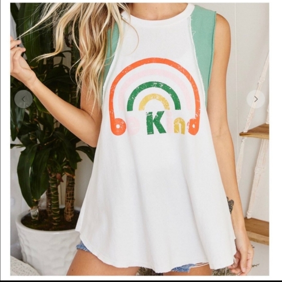 Be Kind Graphic Top - Picture 2 of 2